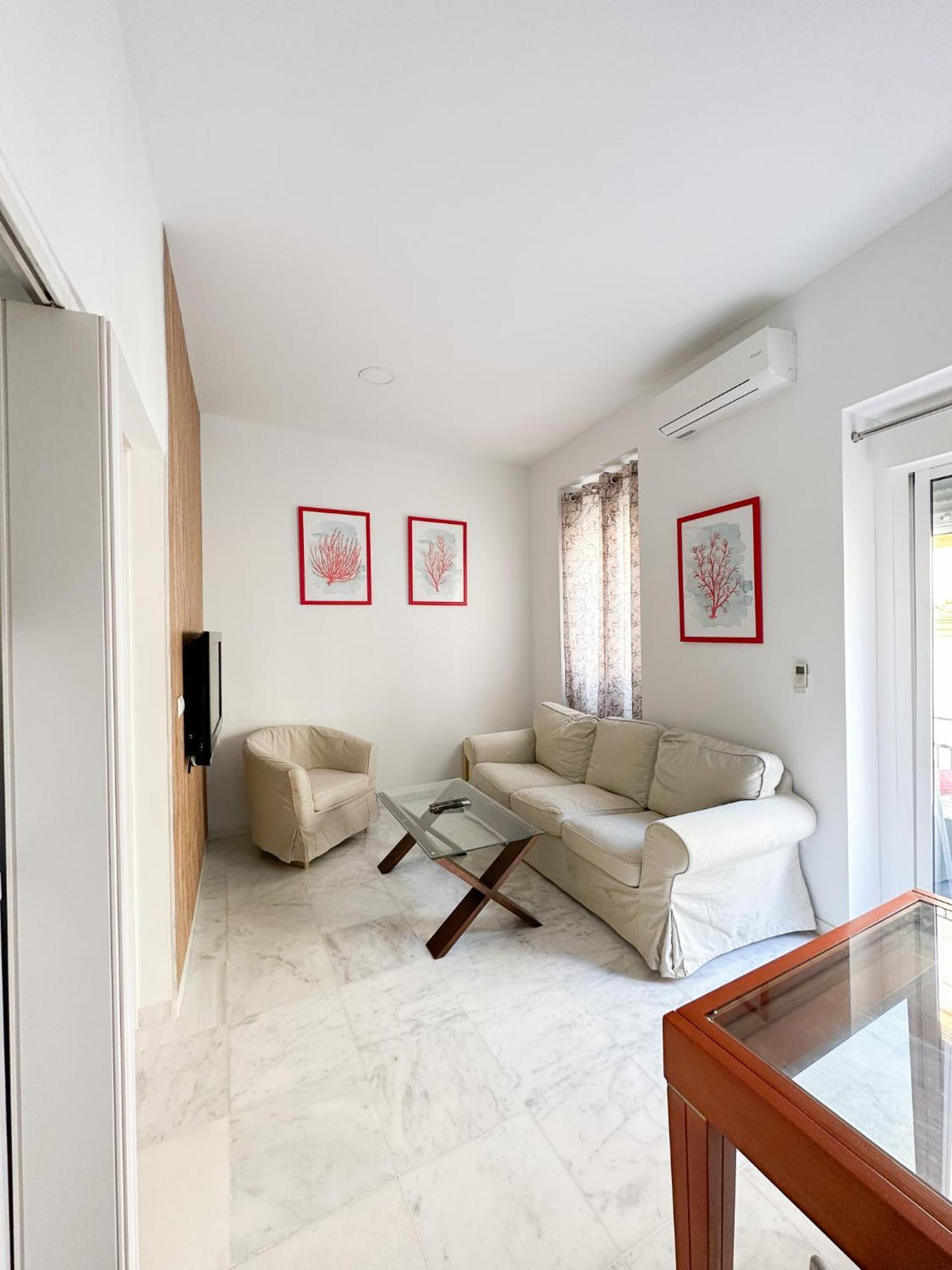 Central Cozy Budget 2Br Apt With Ac, 1 Bath, Private Parking Opt เซบีญา ภายนอก รูปภาพ
