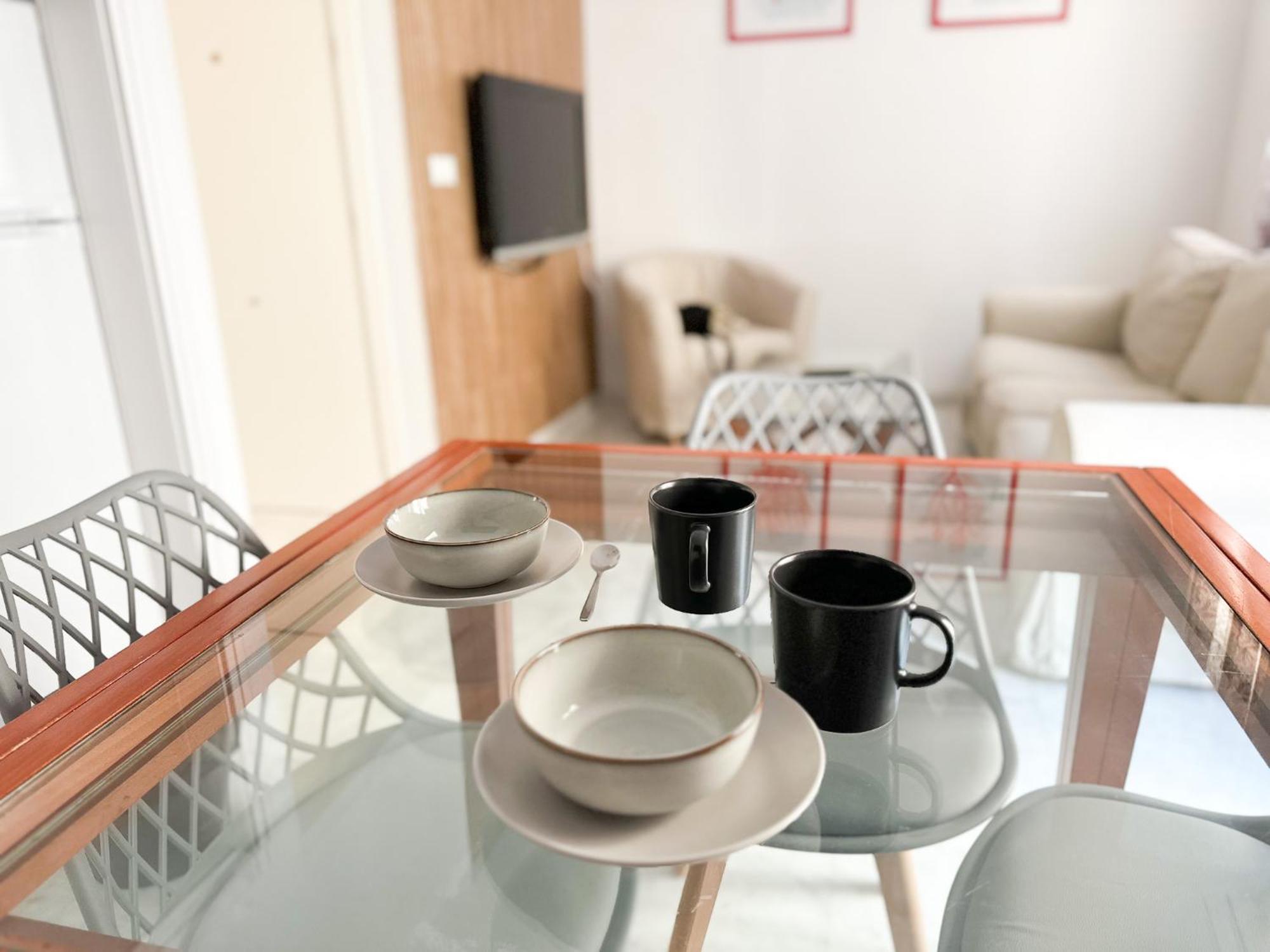 Central Cozy Budget 2Br Apt With Ac, 1 Bath, Private Parking Opt เซบีญา ภายนอก รูปภาพ