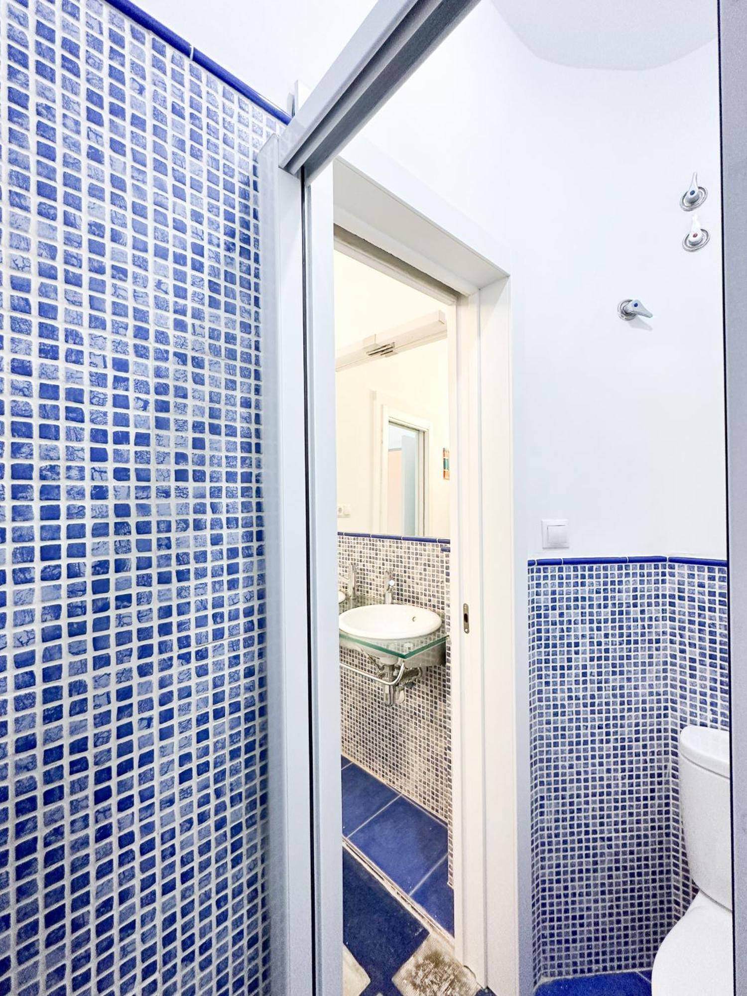 Central Cozy Budget 2Br Apt With Ac, 1 Bath, Private Parking Opt เซบีญา ภายนอก รูปภาพ